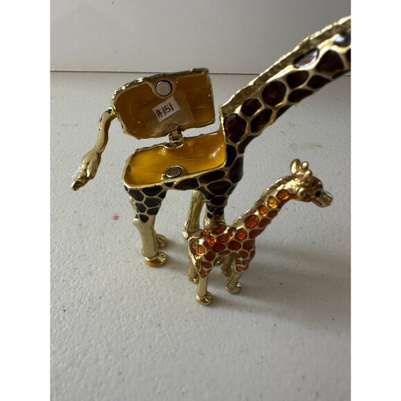 Mommy & Baby Giraffe Hand Painted Enamel Collectors Magnetic Hinged Trinket Box - Picture 5 of 6